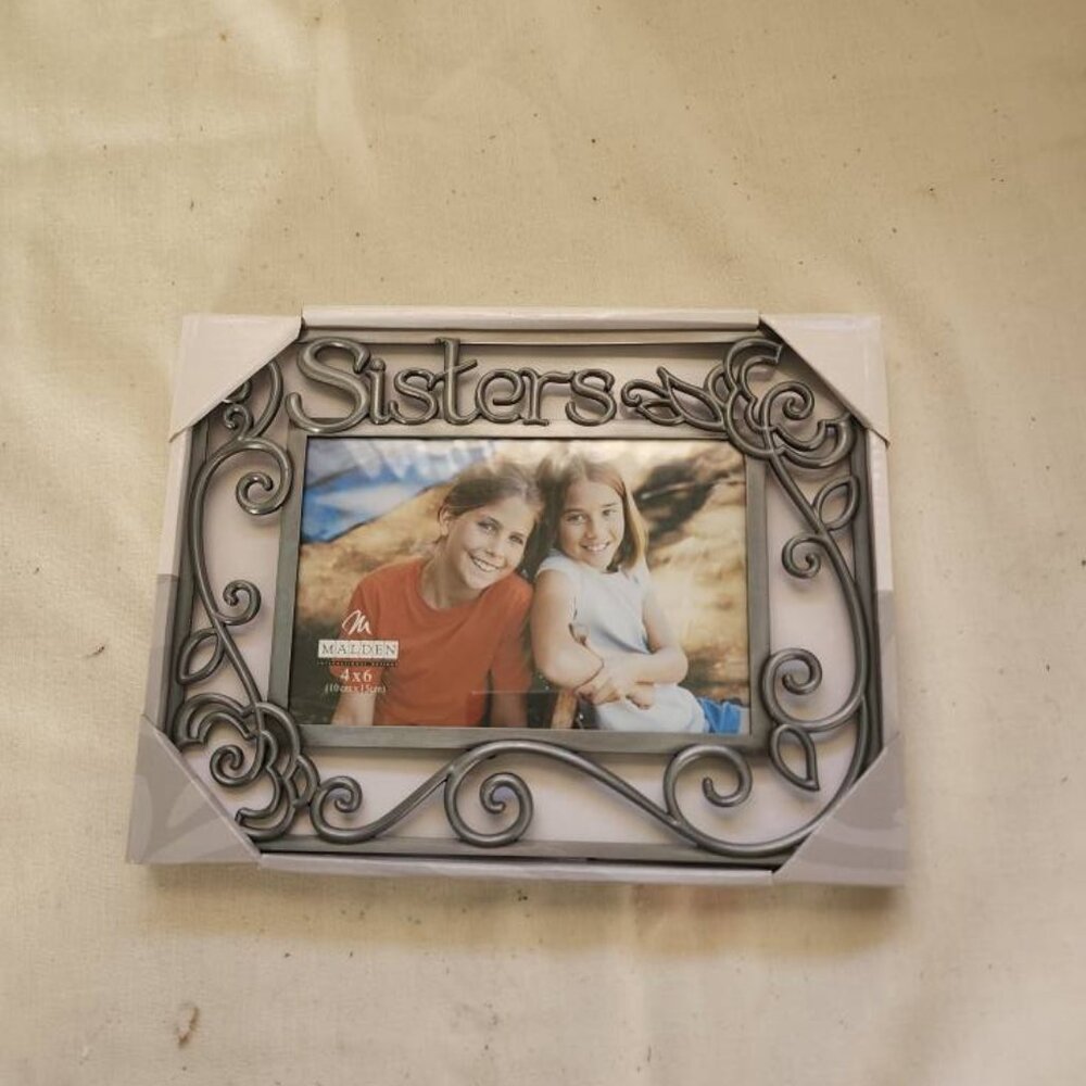 New in Box  7"X 9"Rectangular Metal Sisters Picture Frame For  4"x 6" Picture